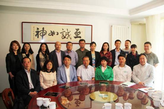 內(nèi)蒙古羊絨產(chǎn)業(yè)發(fā)展研討沙龍?jiān)诤艉秃铺卣匍_(kāi)